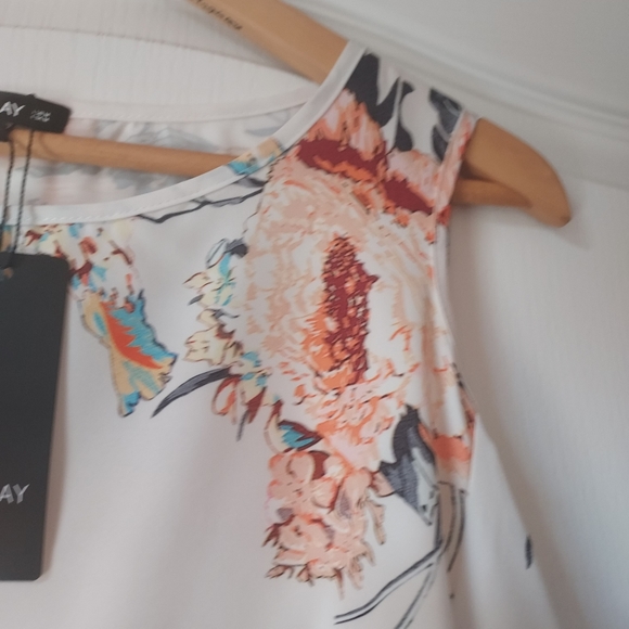 Sheilay medium cold shoulder top - Picture 4 of 6